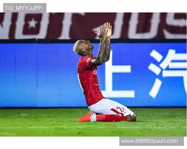 刘越批评裁判判罚点球过于牵强认为其业务水平不足影响比赛公正性